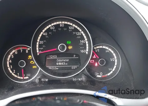 2015 Volkswagen Beetle 1.8T z USA, uszkodzony, nr VIN 3VWJ17AT8FM623288